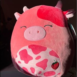 BRAND NEW STRAWBERRY COW SQUSHMALLOW